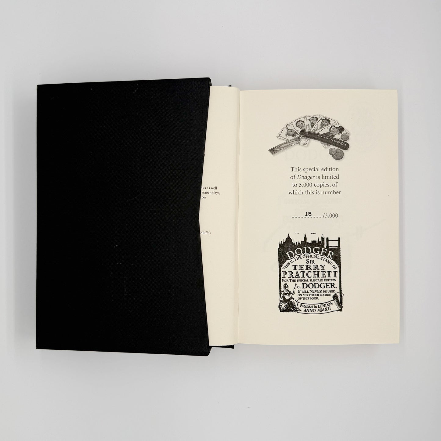 Pratchett, Terry - Dodger (Signed)