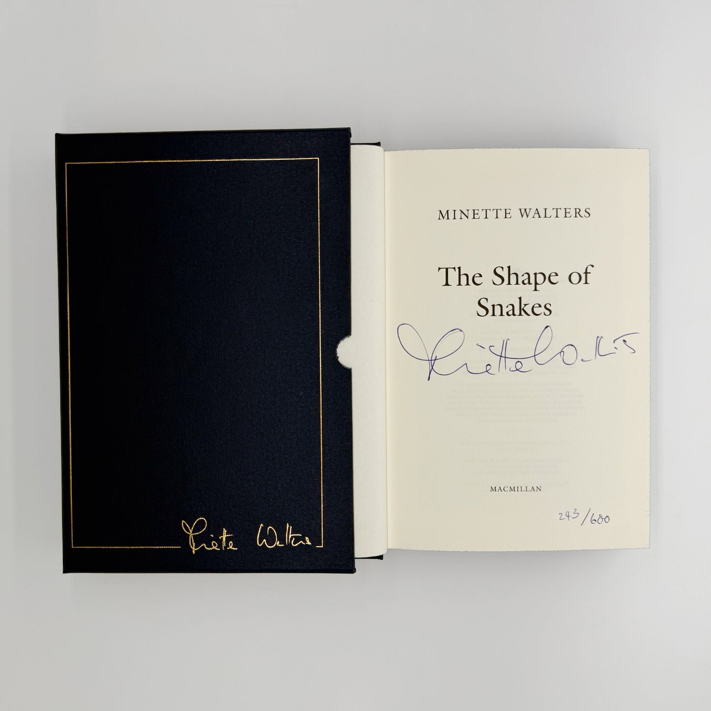Walters, Minette - The Shape of Snakes (Signed)